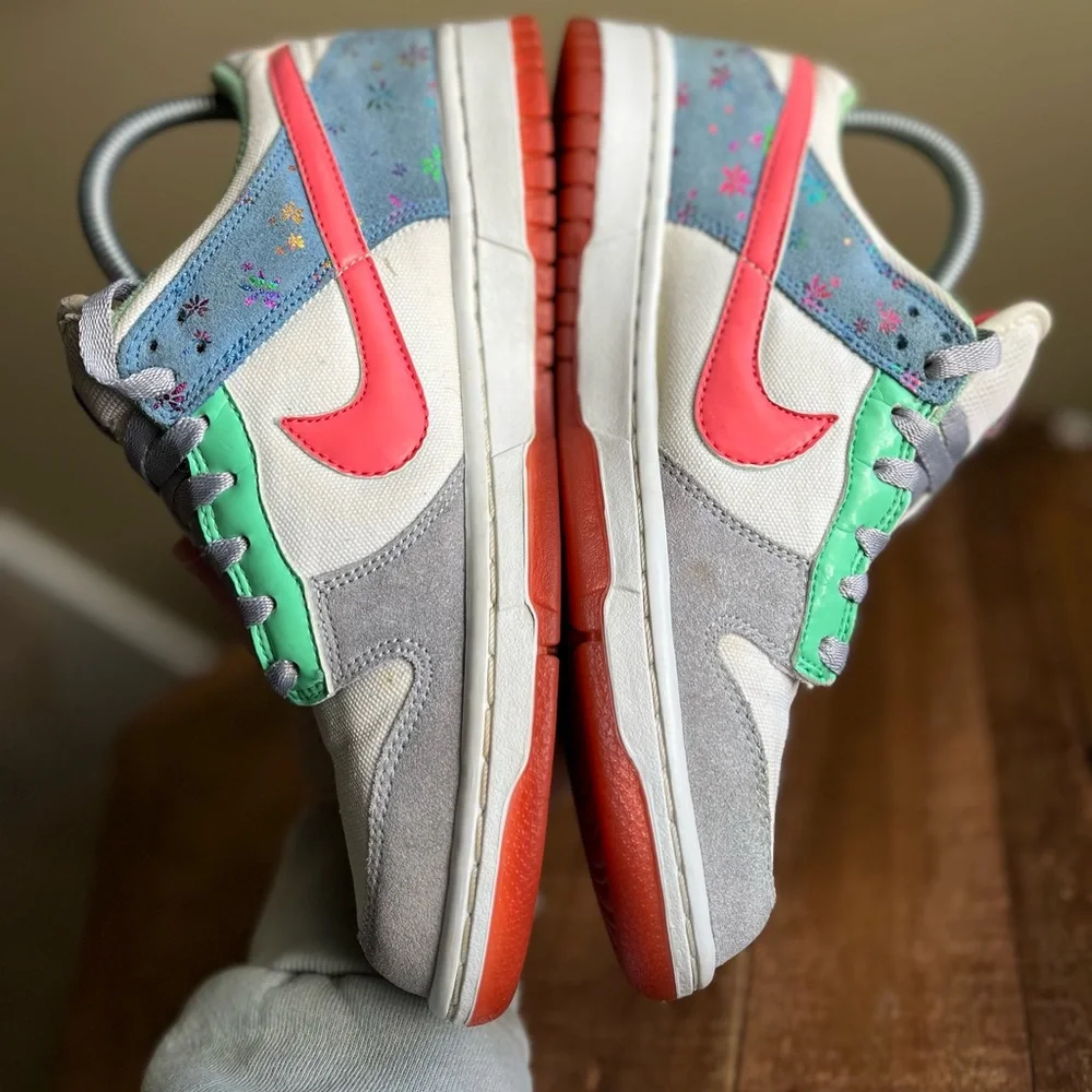 Vintage 2007 Nike Dunk Low, Womens 7.5, Metallic Summit White / Mist Blue - Picture 7 of 9